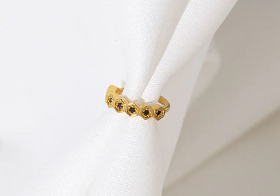 Bague d'oreille Legend (noir ou blanc)