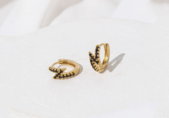 Boucles d'oreilles Hero (noir ou blanc)