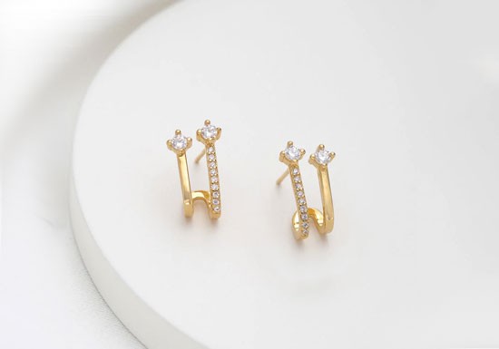 Boucles d'oreilles Mori (noir ou blanc)