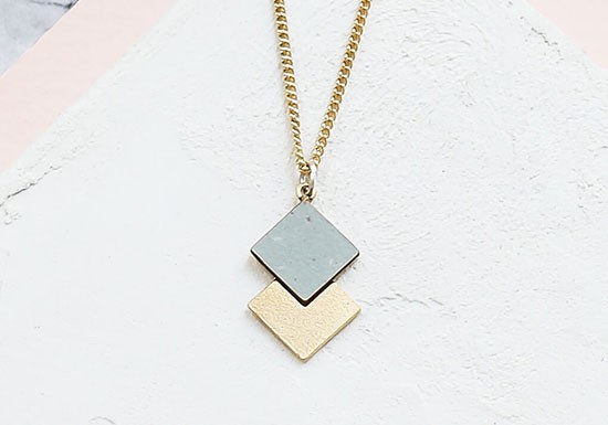 Collier Prisma gris