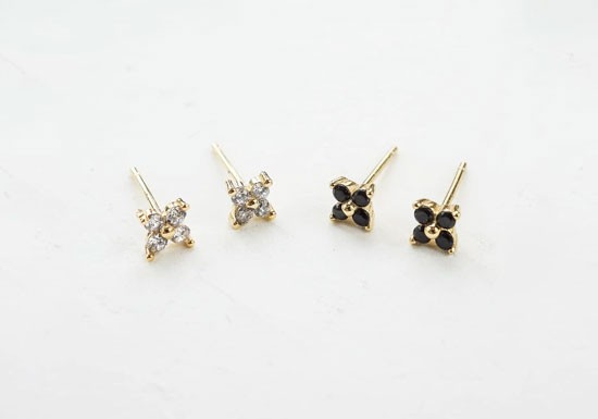 Boucles d'oreilles Daffodil Post (coloris au choix)